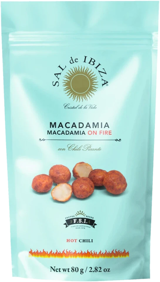 SAL de IBIZA Macadamia on Fire 80g – geröstete Macadamia-Nüsse mit Chili und Salz in einer Tüte.