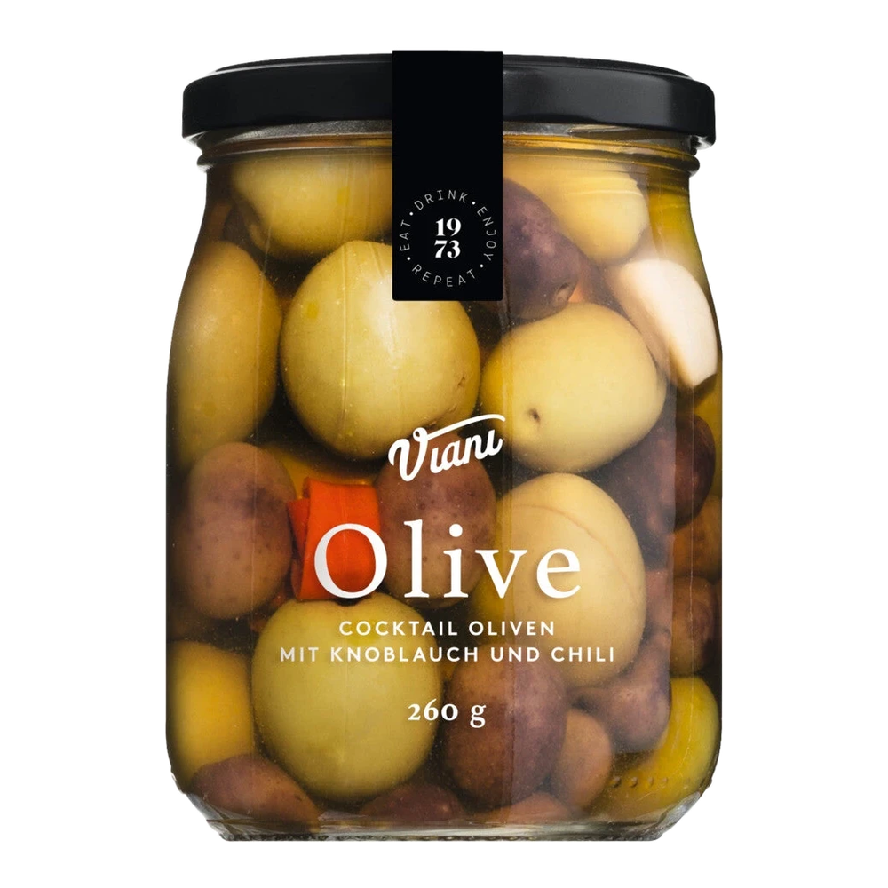 OLIVE Cocktail olives with garlic and chilli — green and black olives with garlic cloves and chilli pieces