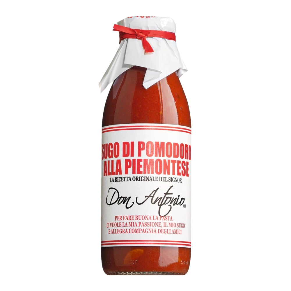 Casina Rossa Sugo alla Piemontese – dunkle Tomatensauce mit Barbera-Wein aus dem Piemont, im Glas