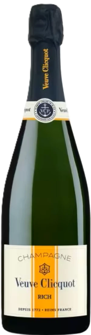 Flasche Veuve Clicquot Rich Champagner von Veuve Clicquot Ponsardin mit gelbem Etikett auf weißem Hintergrund