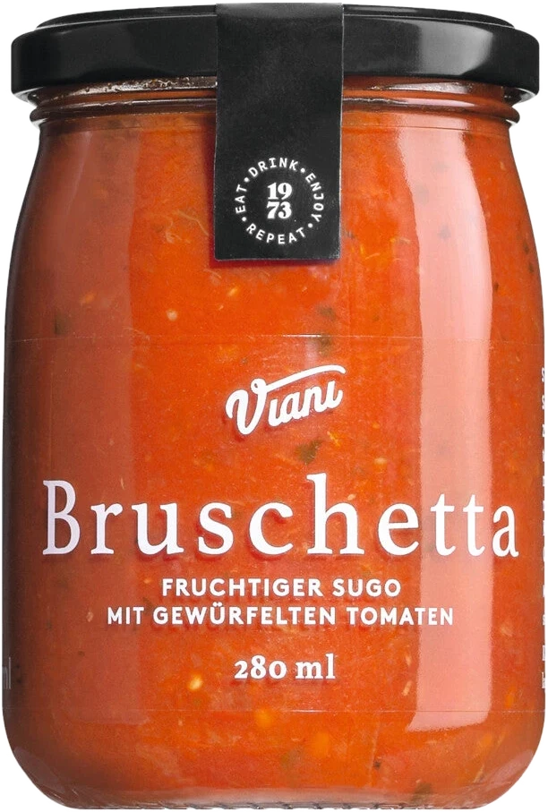 Bruschetta-Sugo mit gewürfelten Tomaten in einem Glas – kräftige Sauce mit sichtbaren Tomatenstücken.