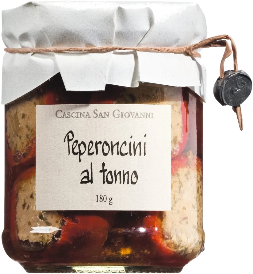 Glas mit Peperoncini farciti al tonno – kleine Kirschpaprika, mit Thunfisch-Sardellen-Füllung, in Olivenöl eingelegt
