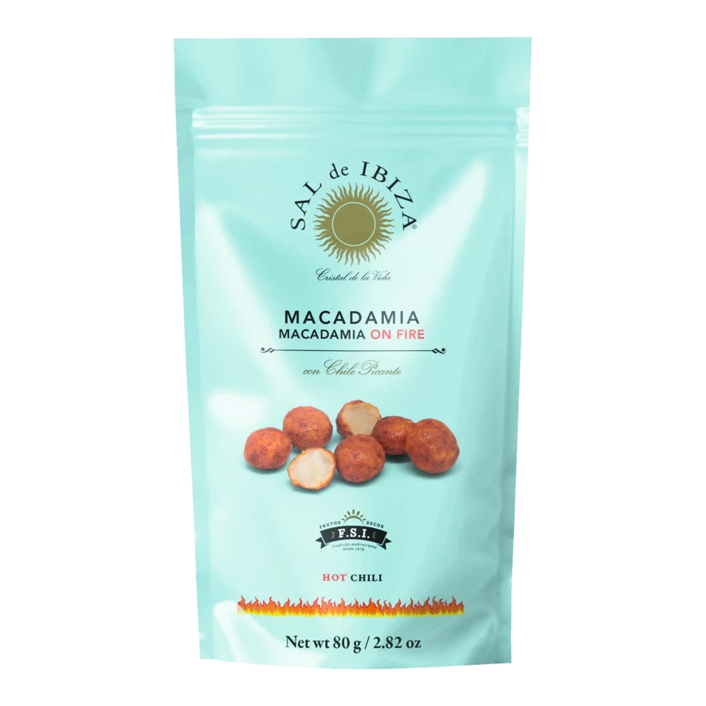 SAL de IBIZA Macadamia on Fire 80g – geröstete Macadamia-Nüsse mit Chili und Salz in einer Tüte.