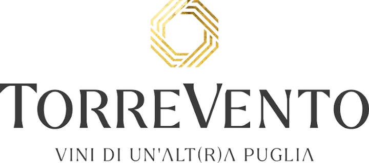 Torrevento-Logo: goldenes Oktagon-Emblem über dem Schriftzug TORREVENTO und dem Slogan Vini di un'alt(r)a Puglia