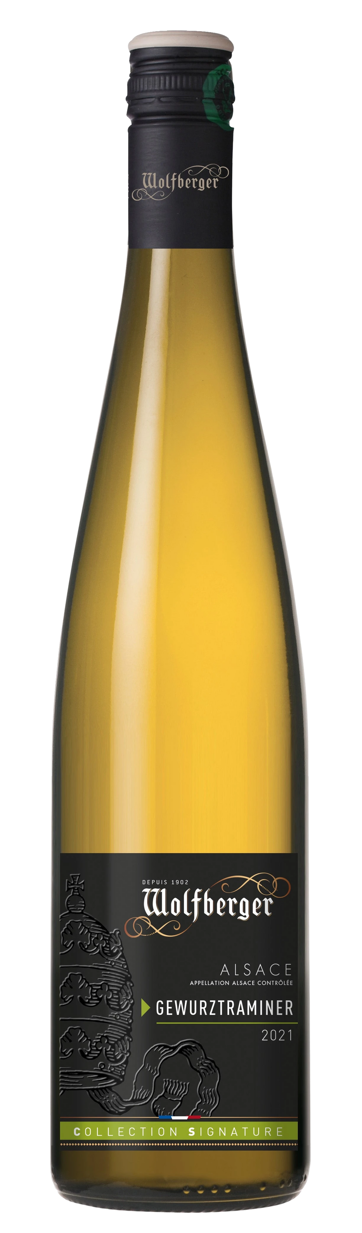 Weinflasche Wolfberger Gewürztraminer Signature, Weißwein aus dem Elsass, goldene Farbe im Glas